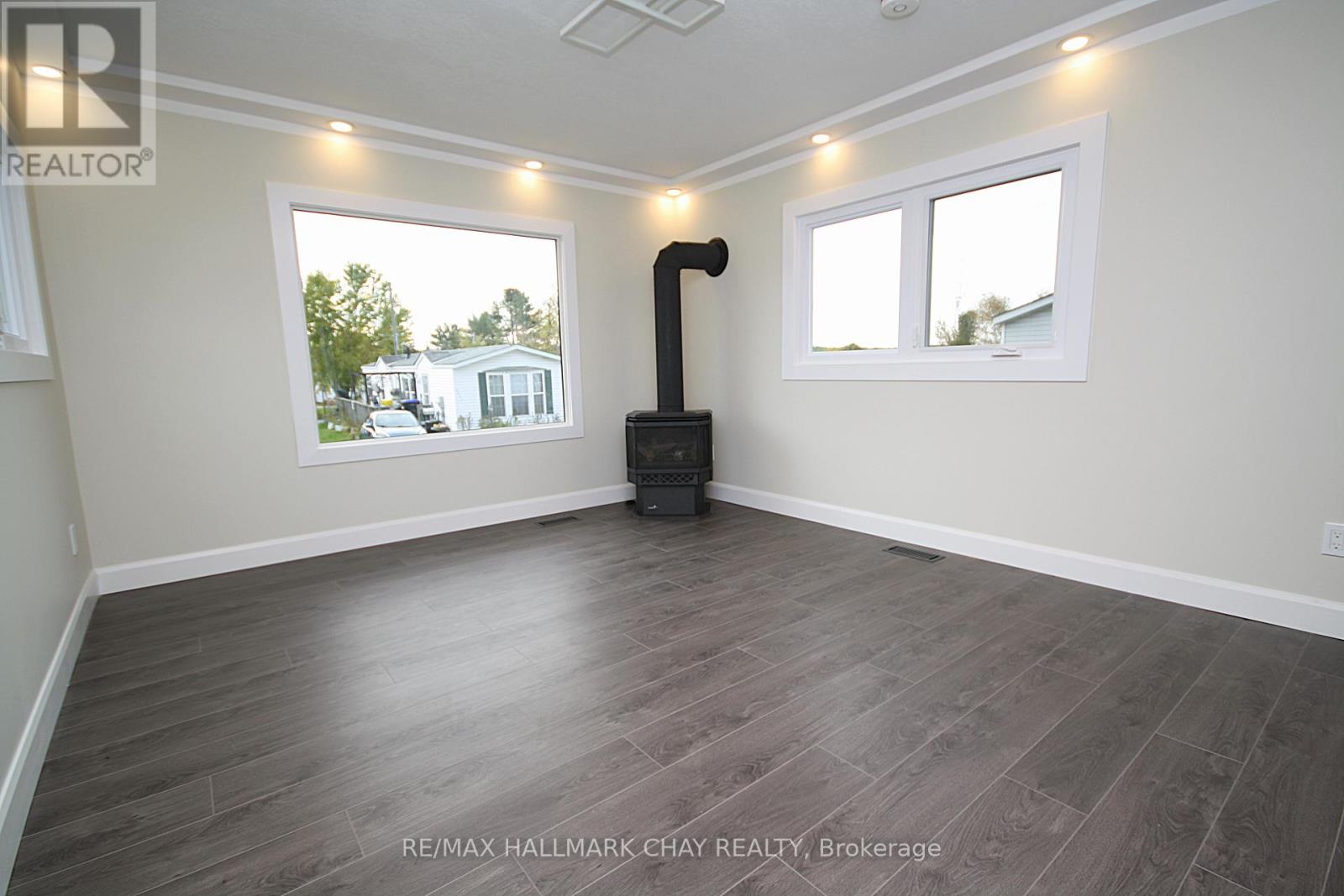 4064 Ash Crescent, Severn, Ontario  L3V 6H4 - Photo 15 - S12476012