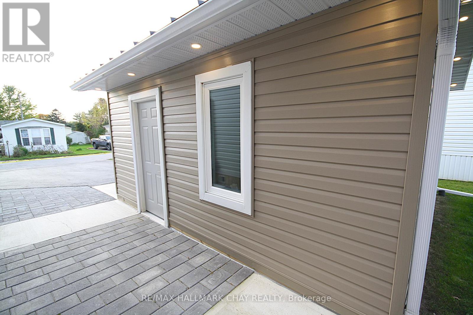 4064 Ash Crescent, Severn, Ontario  L3V 6H4 - Photo 8 - S12476012