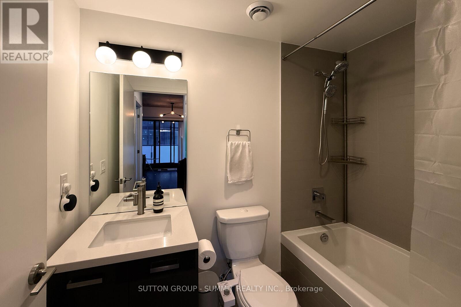 902 - 11 Charlotte Street, Toronto, Ontario  M5V 0M6 - Photo 13 - C12456609