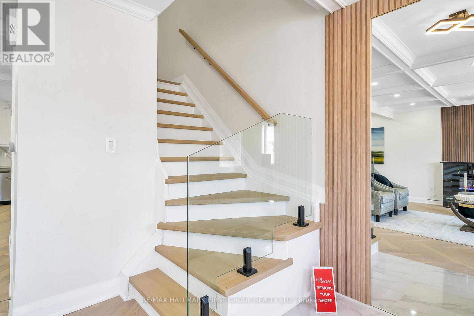 195 CASTLEBAR CRESCENT, Oshawa, Ontario