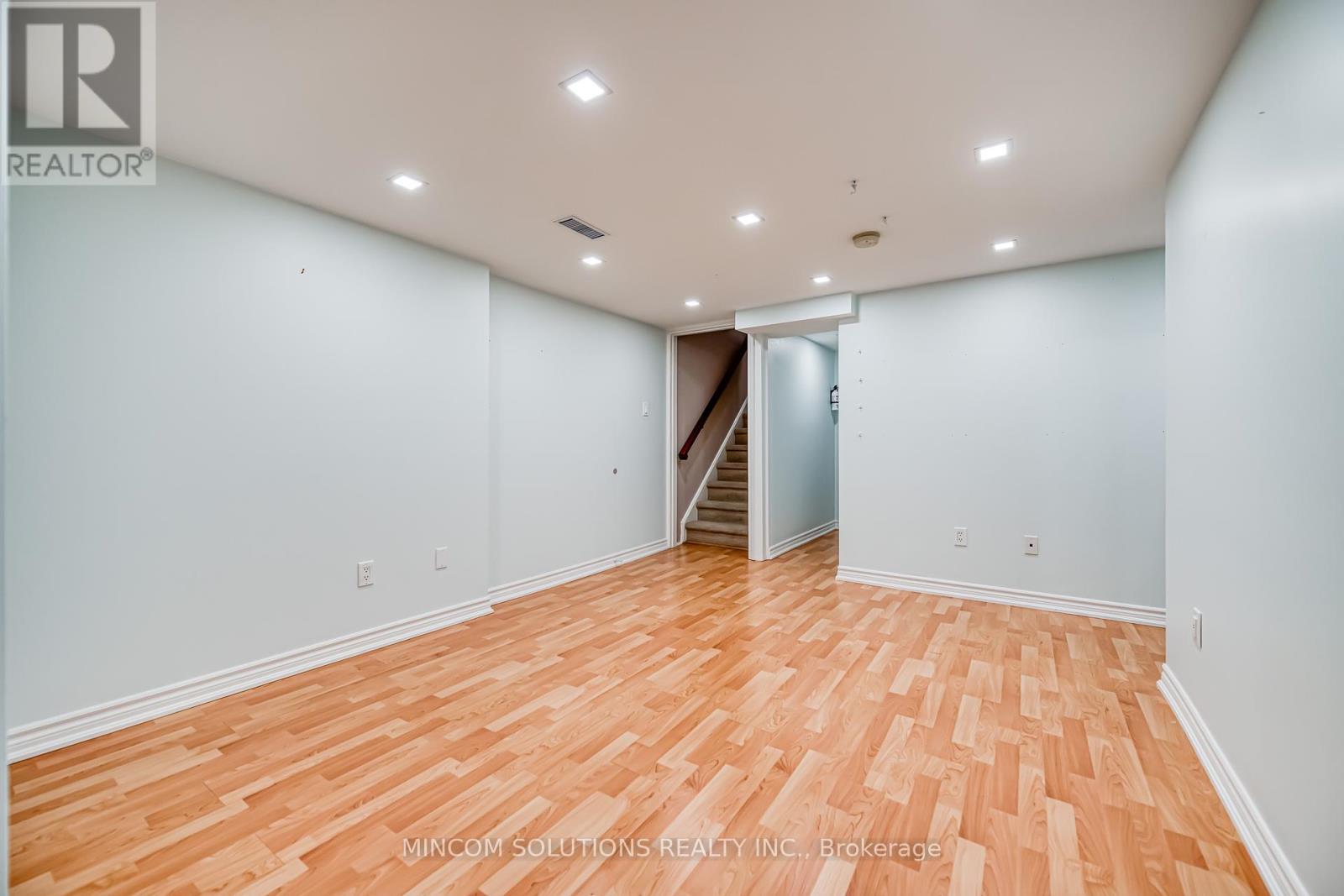 194 Lakeshore Road W, Mississauga (Port Credit), Ontario  L5H 1G6 - Photo 19 - W12420611