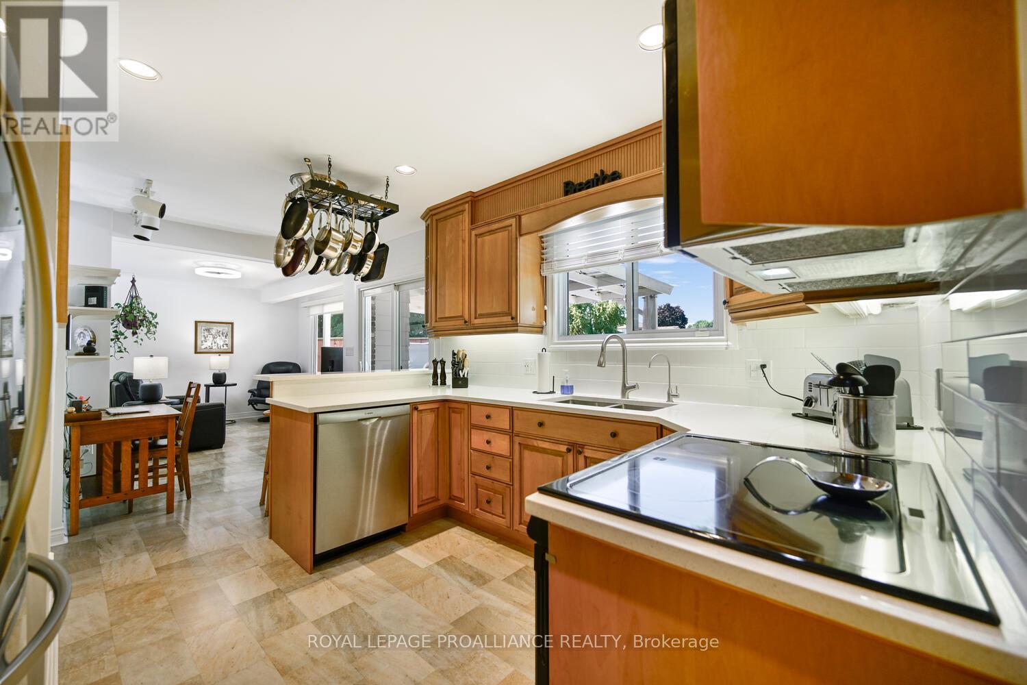 1346 Briarwood Drive, Brockville, Ontario  K6V 6E4 - Photo 12 - X12485479