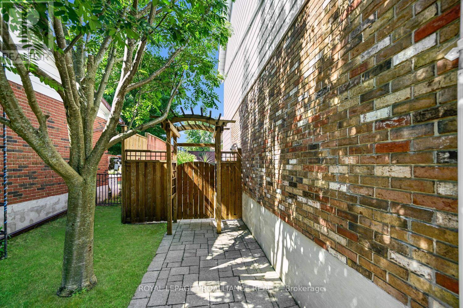 1346 Briarwood Drive, Brockville, Ontario  K6V 6E4 - Photo 32 - X12485479