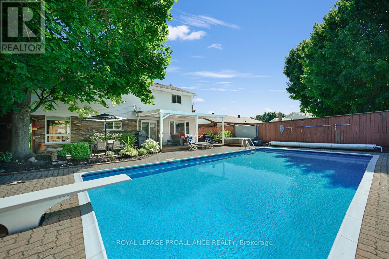 1346 Briarwood Drive, Brockville, Ontario  K6V 6E4 - Photo 38 - X12485479