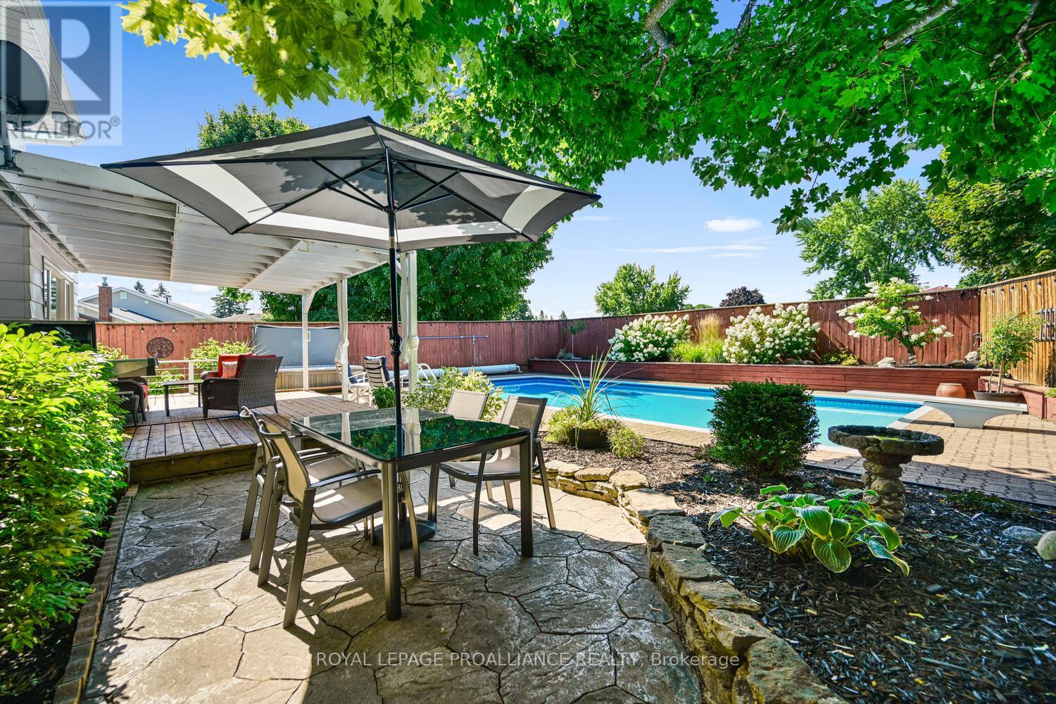 1346 Briarwood Drive, Brockville, Ontario  K6V 6E4 - Photo 39 - X12485479