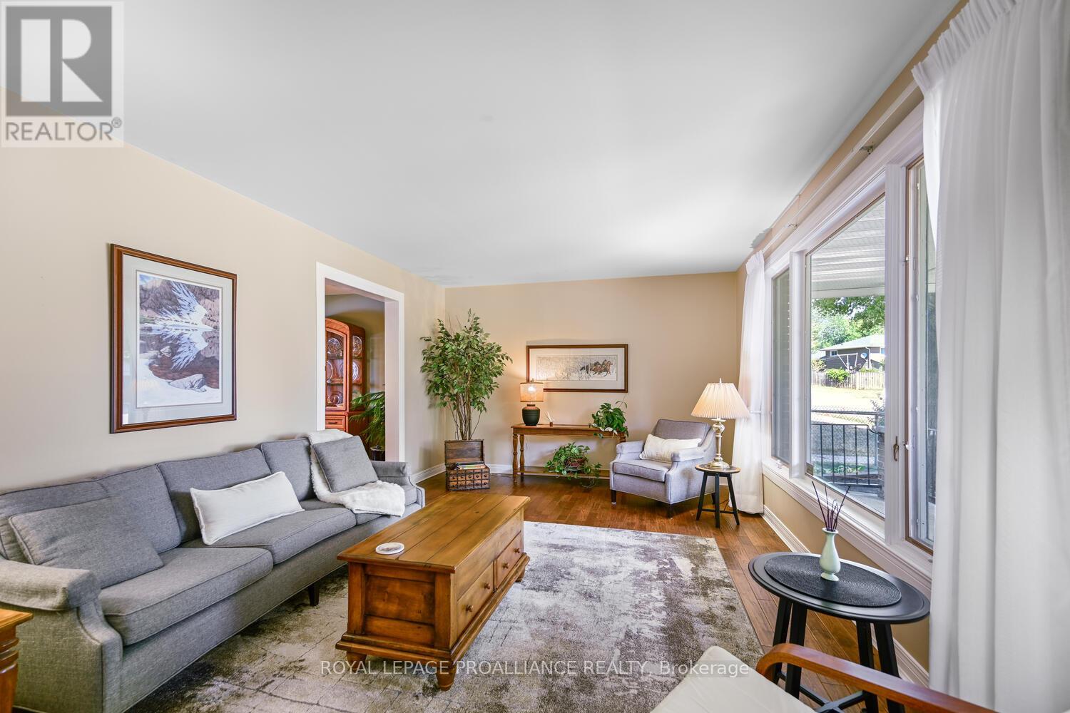 1346 Briarwood Drive, Brockville, Ontario  K6V 6E4 - Photo 9 - X12485479