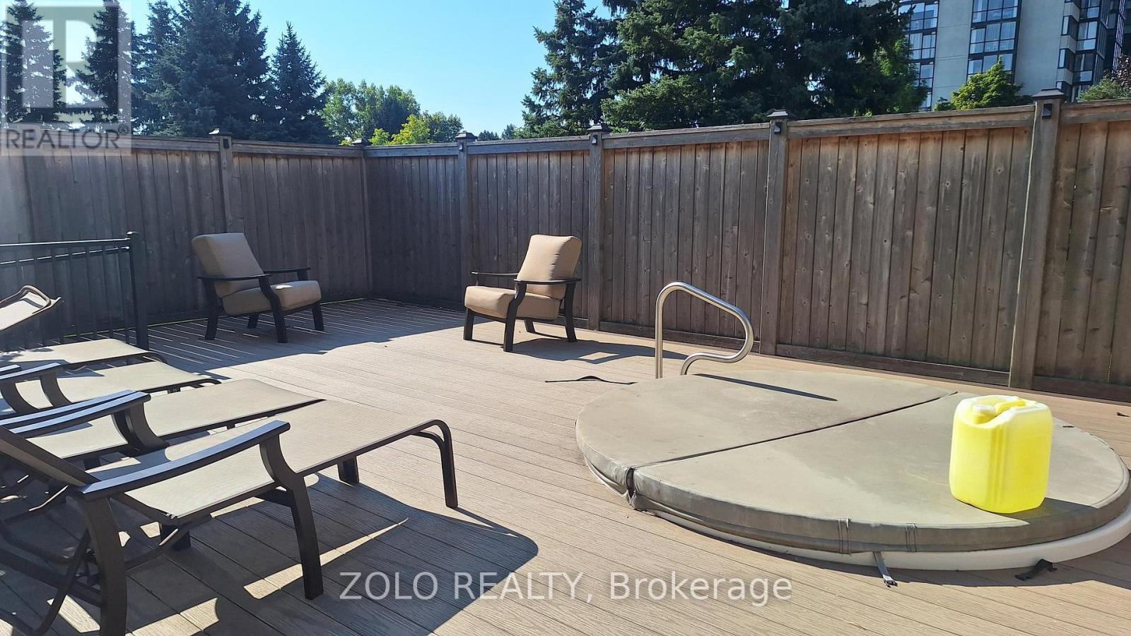 1001 - 300 Webb Drive, Mississauga (City Centre), Ontario  L5B 3W3 - Photo 13 - W12429743