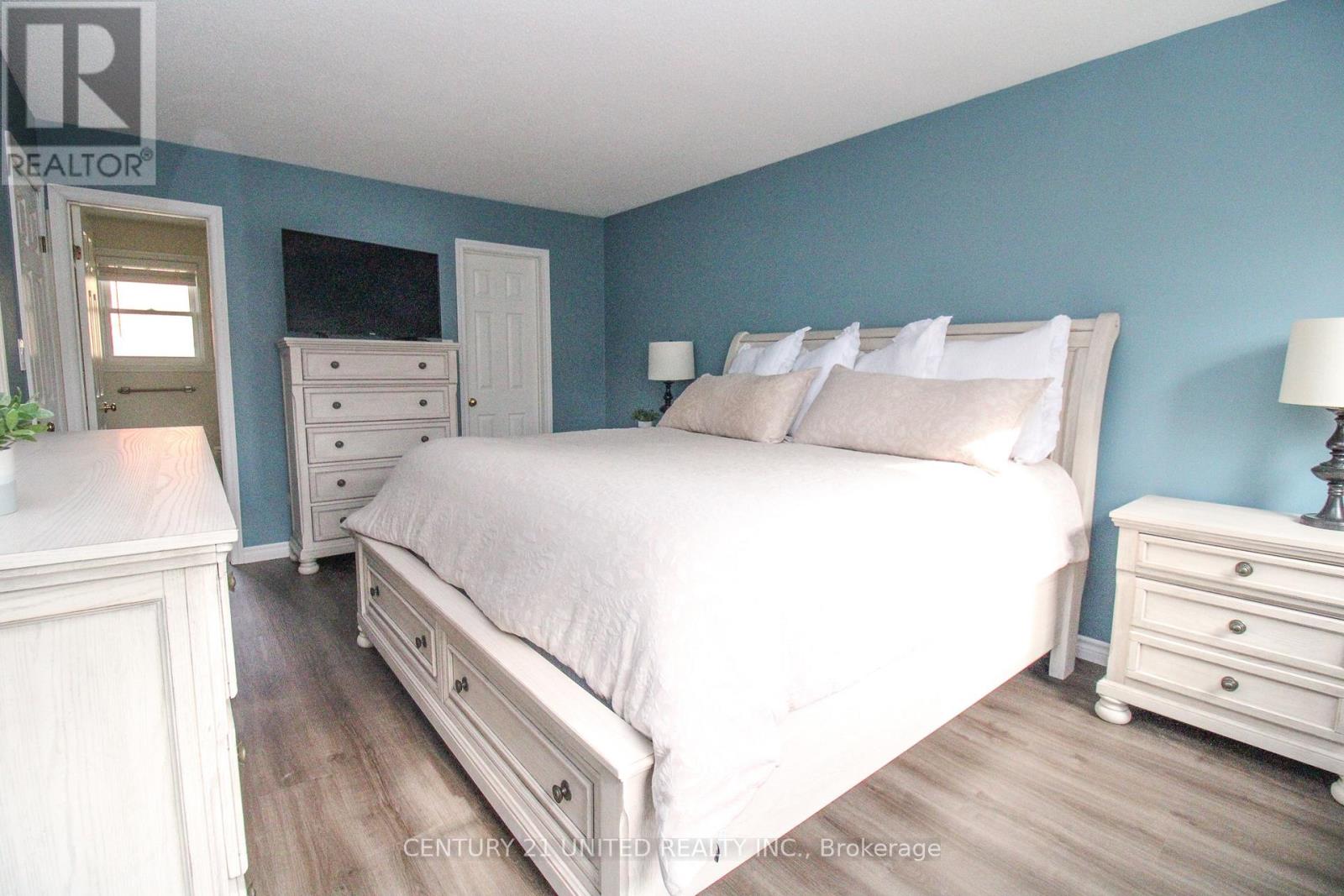 220 Ridgewood Road, Peterborough, Ontario K9J 8A3 - Photo 24 - X12485518