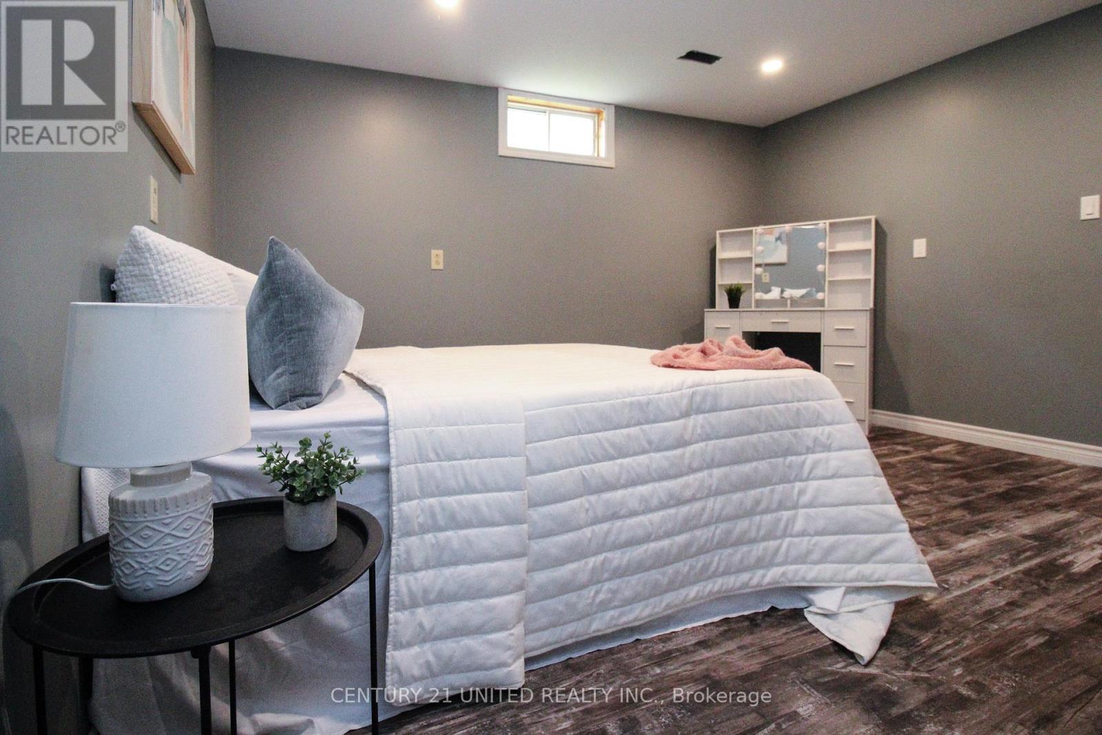 220 Ridgewood Road, Peterborough, Ontario K9J 8A3 - Photo 34 - X12485518