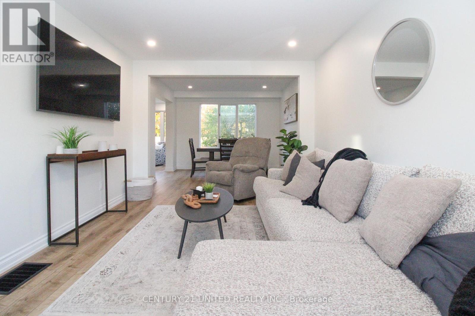 220 Ridgewood Road, Peterborough, Ontario K9J 8A3 - Photo 8 - X12485518