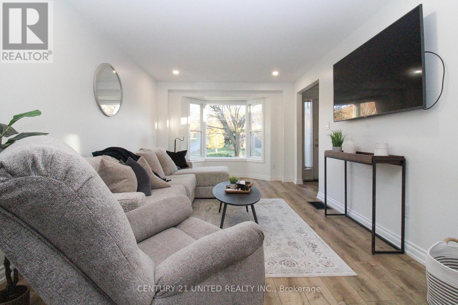 220 Ridgewood Road, Peterborough, Ontario K9J 8A3 - Photo 9 - X12485518