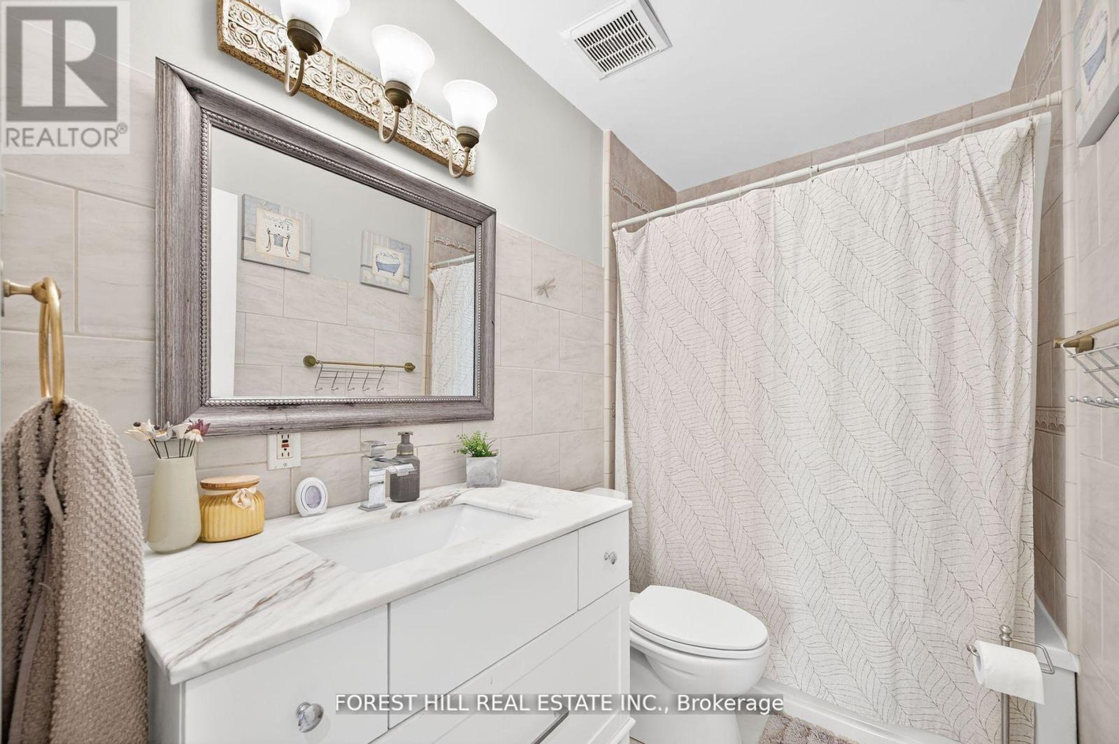 104 Armitage Drive, Newmarket, Ontario  L3Y 5L7 - Photo 11 - N12485328