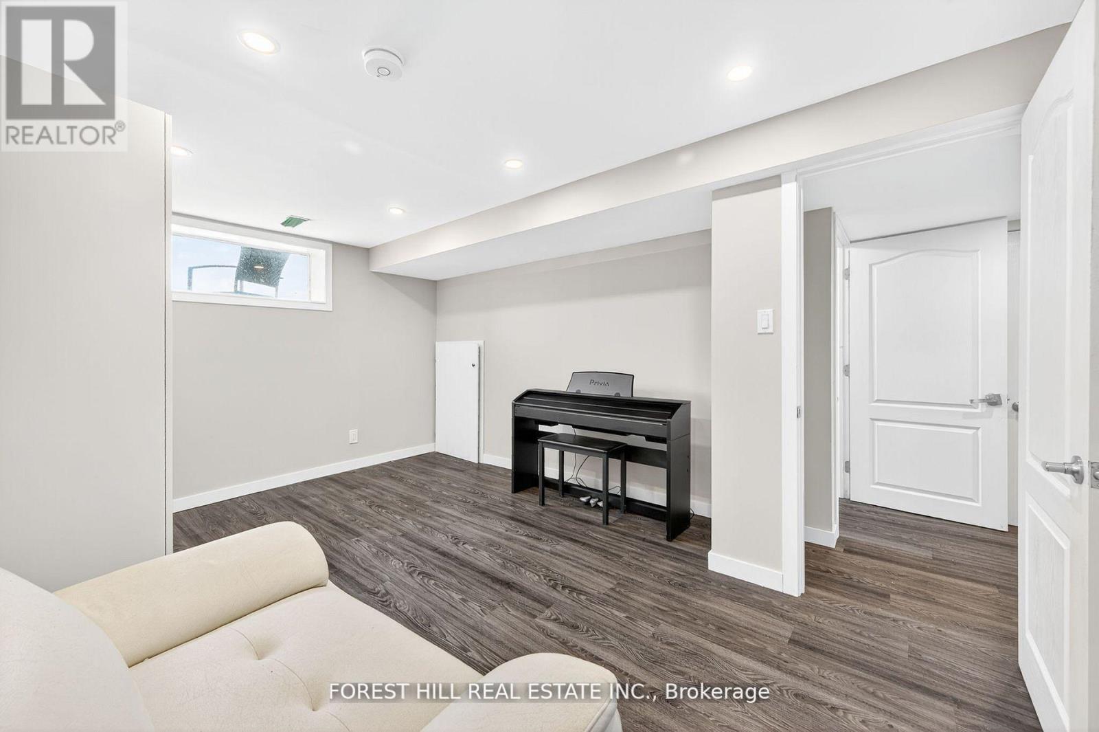 104 Armitage Drive, Newmarket, Ontario  L3Y 5L7 - Photo 19 - N12485328