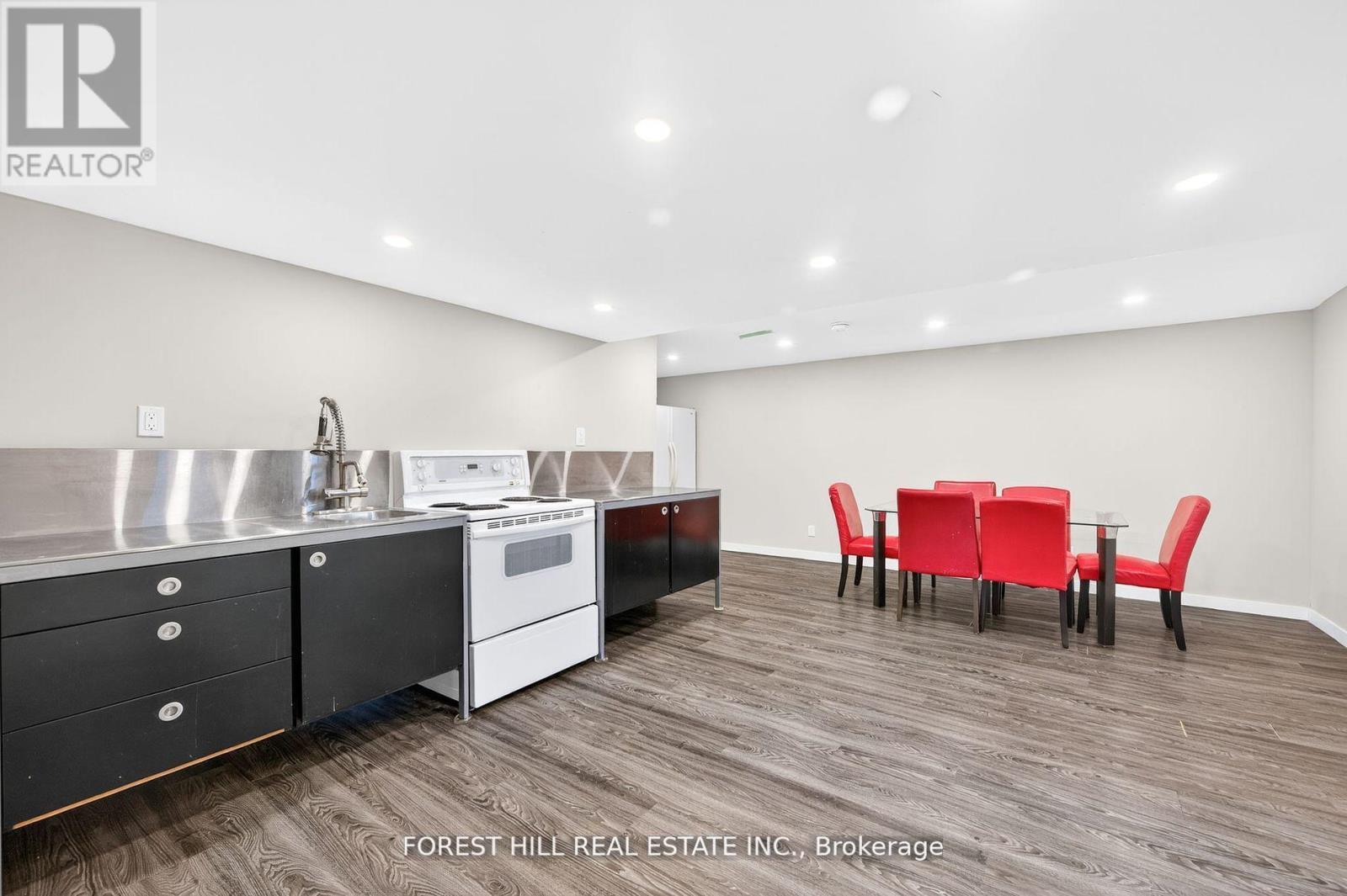 104 Armitage Drive, Newmarket, Ontario  L3Y 5L7 - Photo 23 - N12485328