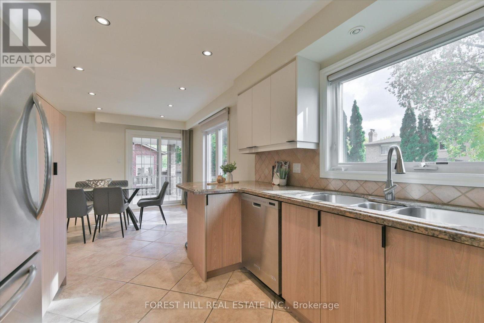 137 Marsi Road, Richmond Hill, Ontario  L4C 5R3 - Photo 15 - N12485333