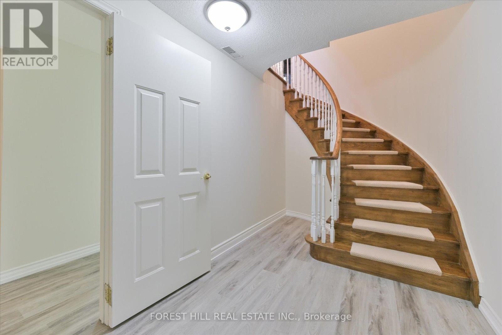 137 Marsi Road, Richmond Hill, Ontario  L4C 5R3 - Photo 36 - N12485333