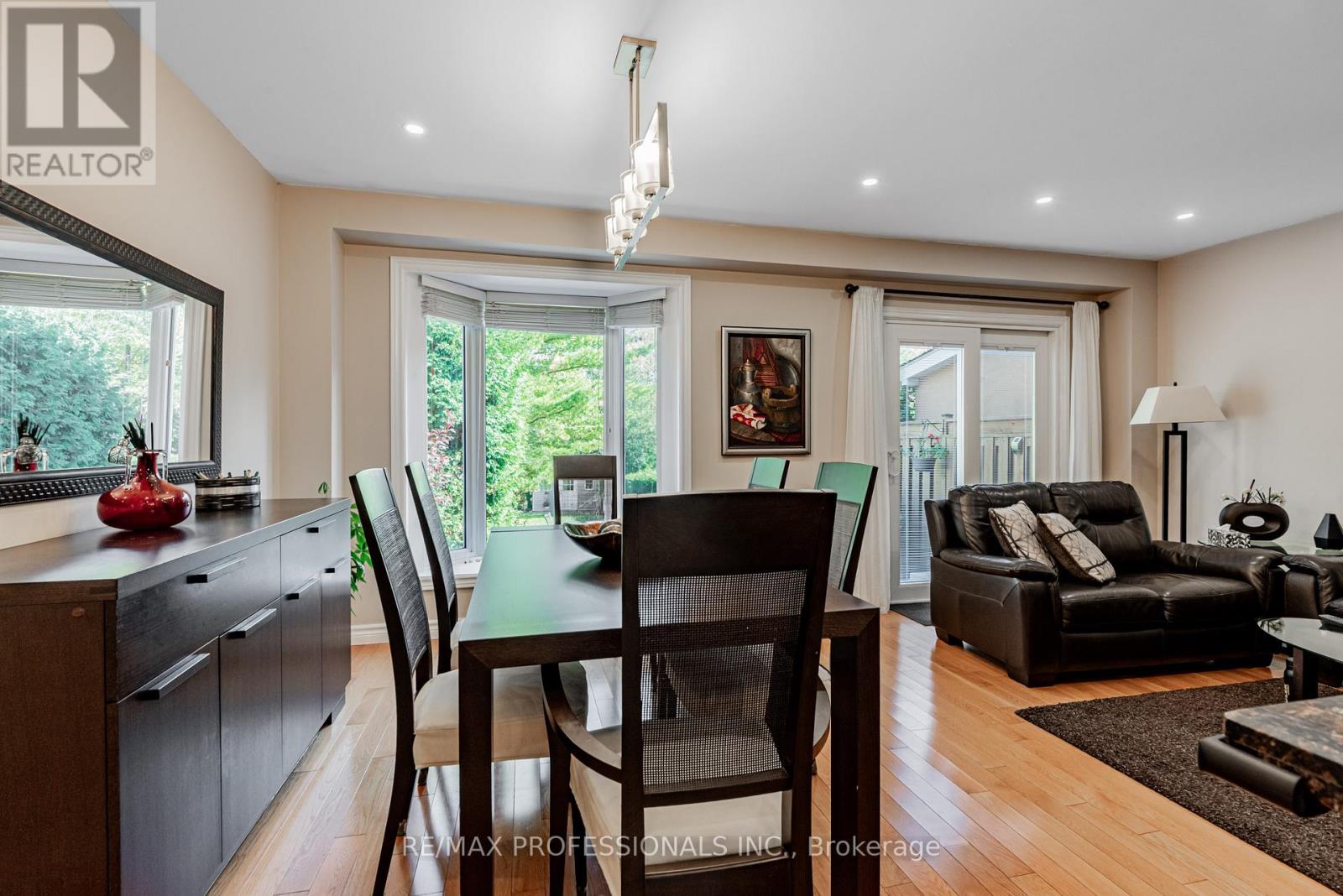 125 Kersey Crescent, Richmond Hill, Ontario  L4C 5X4 - Photo 14 - N12485380