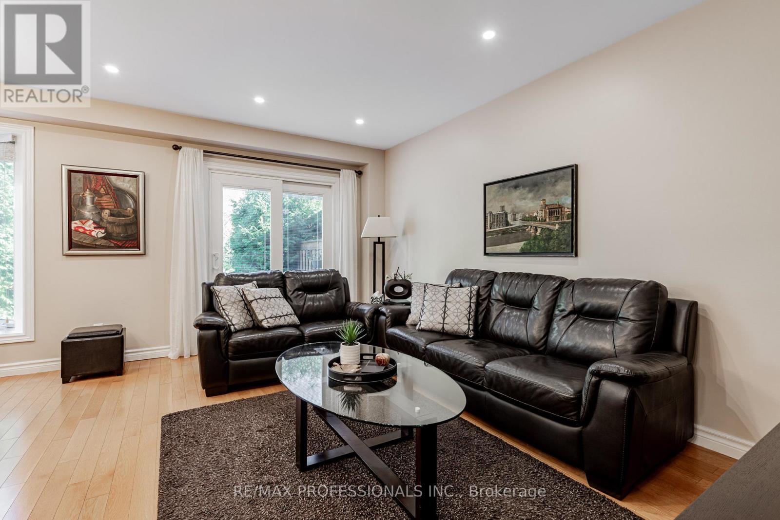 125 Kersey Crescent, Richmond Hill, Ontario  L4C 5X4 - Photo 19 - N12485380