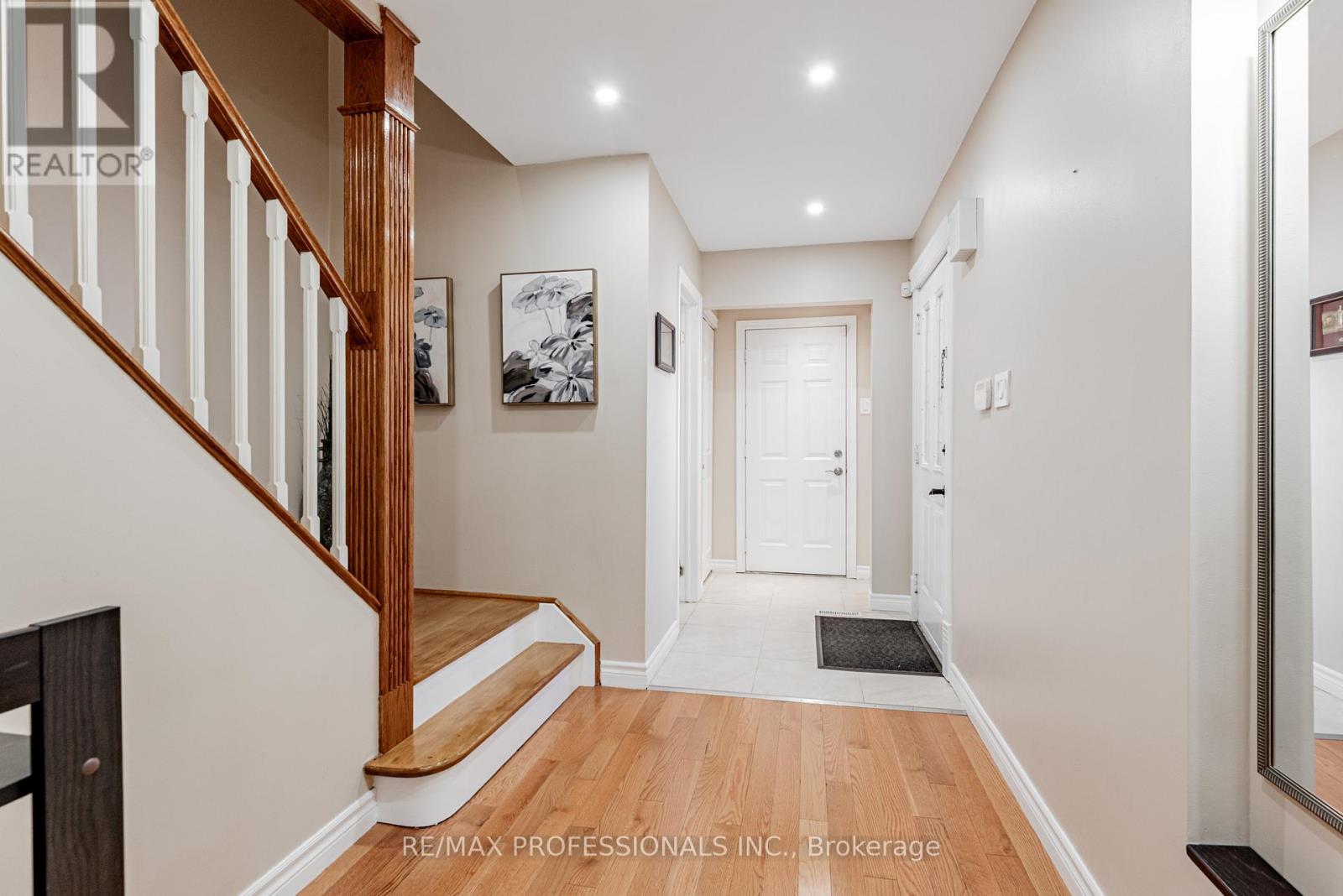 125 Kersey Crescent, Richmond Hill, Ontario  L4C 5X4 - Photo 8 - N12485380