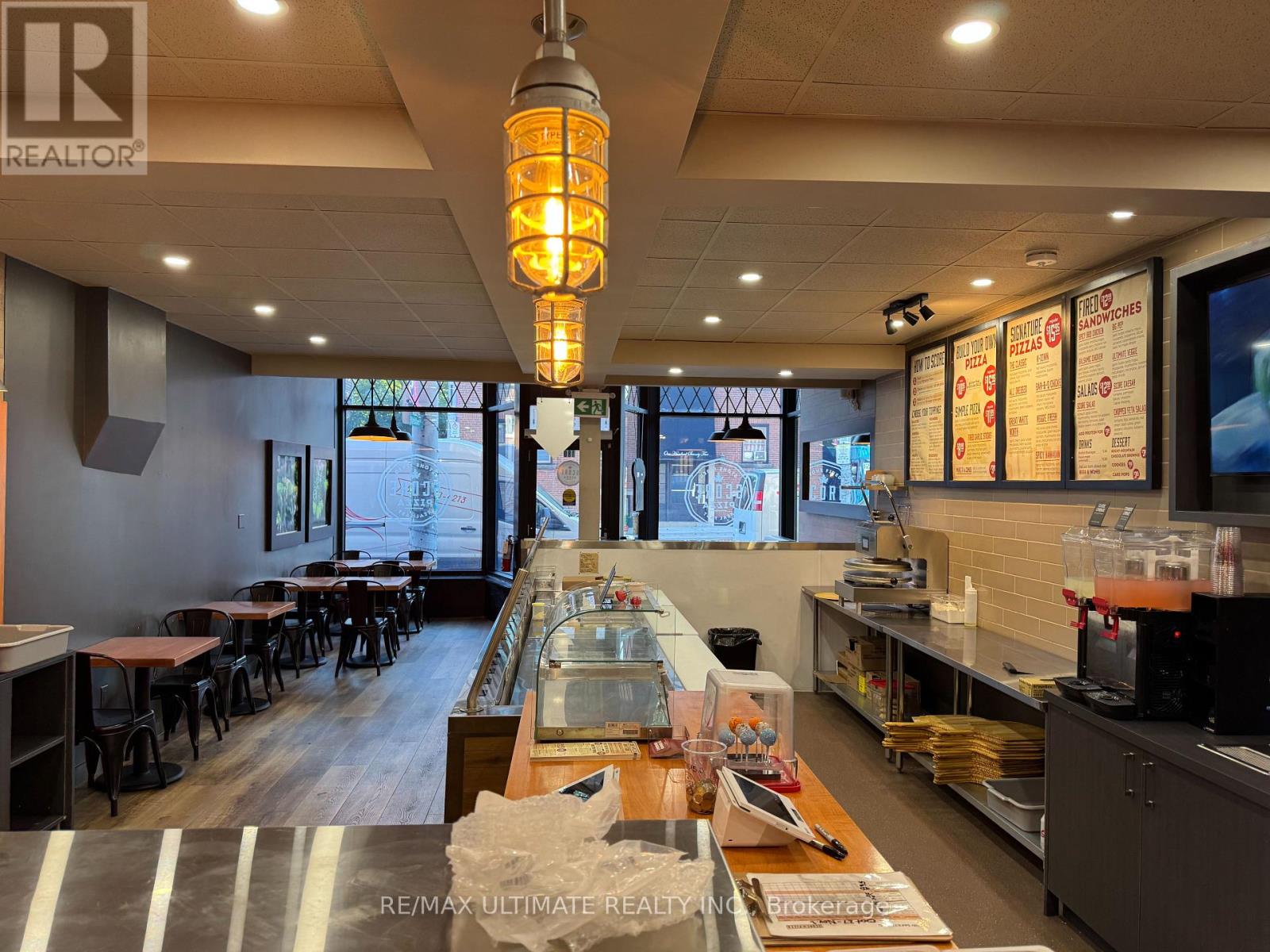 180 Locke Street S, Hamilton, Ontario L8P 4B3 - Photo 2 - X12481414