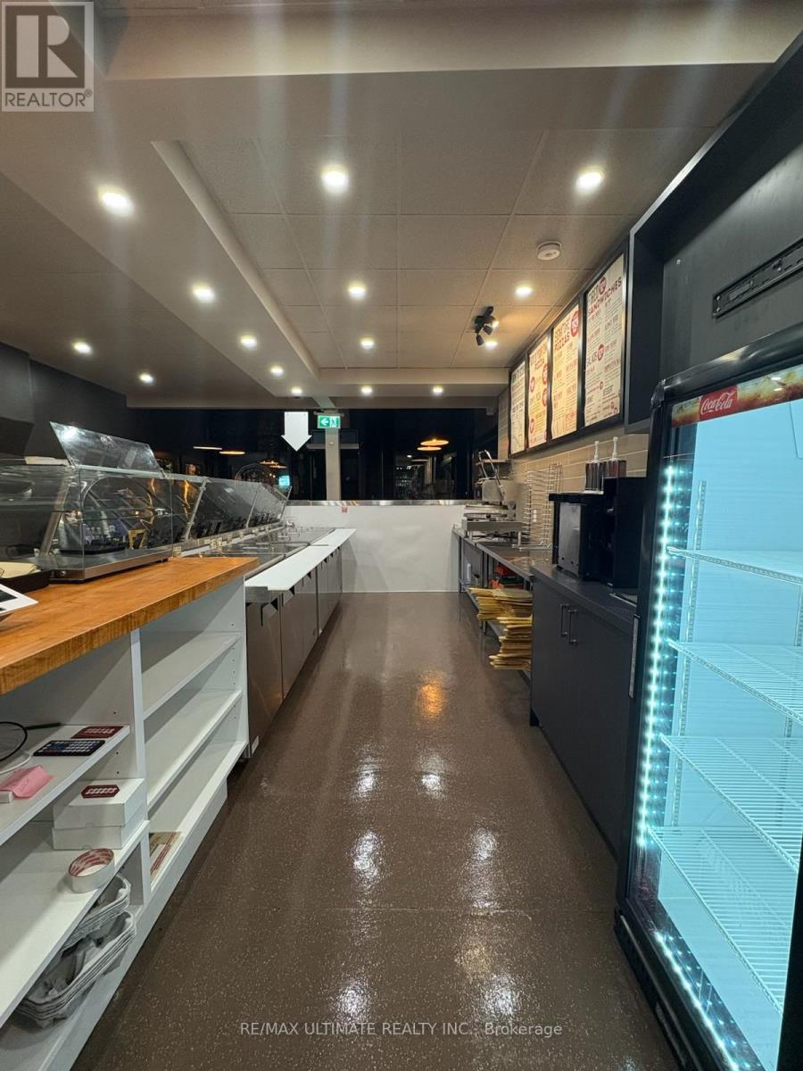 180 Locke Street S, Hamilton, Ontario L8P 4B3 - Photo 8 - X12481414