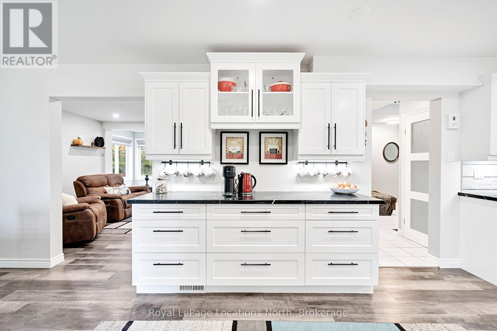 266 45th Street S, Wasaga Beach, Ontario  L9Z 1R3 - Photo 13 - S12485492