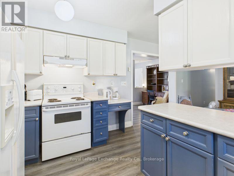 2 - 390 Macdougall Drive, Kincardine, Ontario  N2Z 3B1 - Photo 7 - X12485532