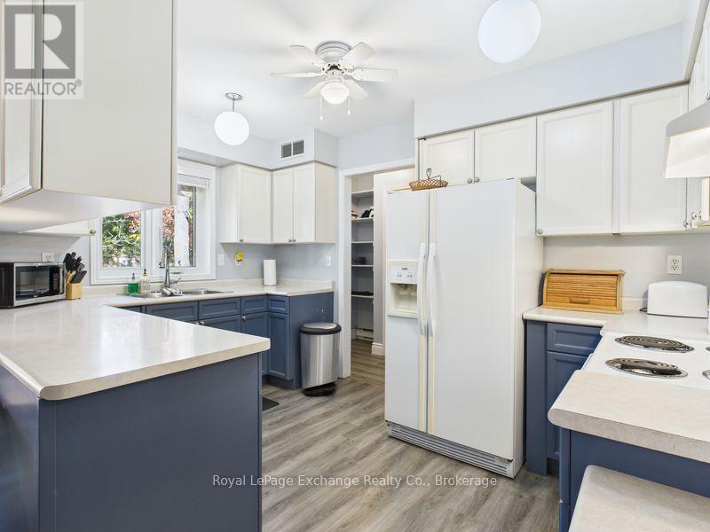 2 - 390 Macdougall Drive, Kincardine, Ontario  N2Z 3B1 - Photo 6 - X12485532