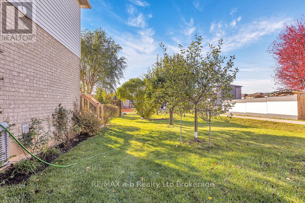 13 Southridge Road, Tillsonburg, Ontario  N4G 5T8 - Photo 12 - X12485481