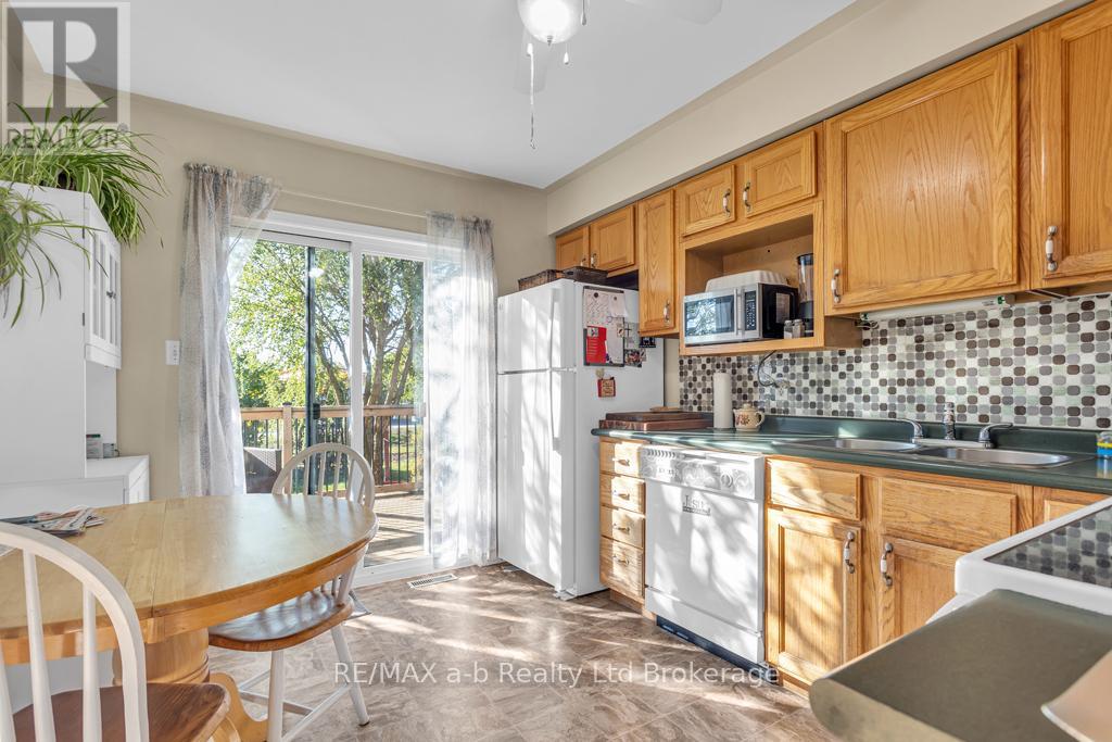 13 Southridge Road, Tillsonburg, Ontario  N4G 5T8 - Photo 14 - X12485481