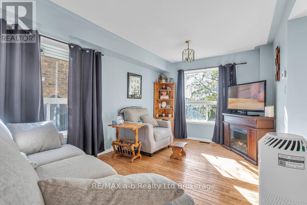 13 Southridge Road, Tillsonburg, Ontario  N4G 5T8 - Photo 18 - X12485481