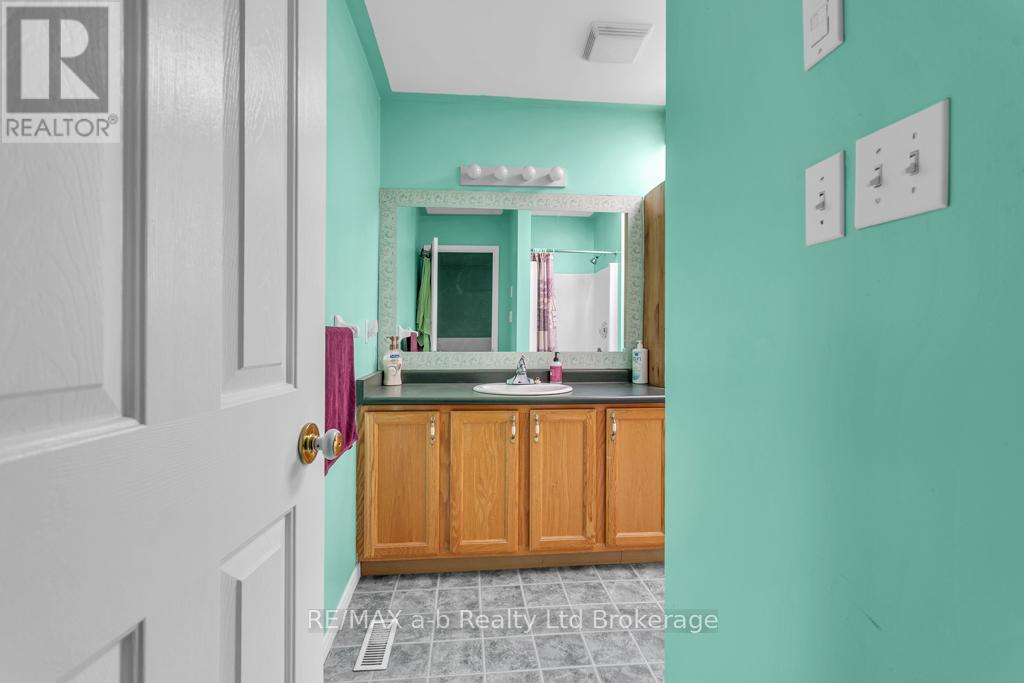 13 Southridge Road, Tillsonburg, Ontario  N4G 5T8 - Photo 24 - X12485481