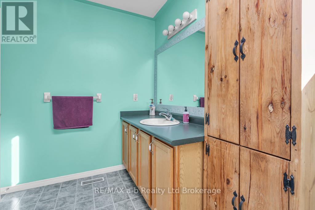 13 Southridge Road, Tillsonburg, Ontario  N4G 5T8 - Photo 25 - X12485481