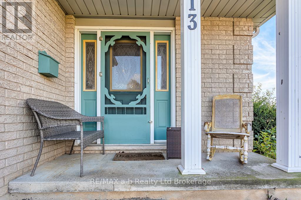 13 Southridge Road, Tillsonburg, Ontario  N4G 5T8 - Photo 5 - X12485481