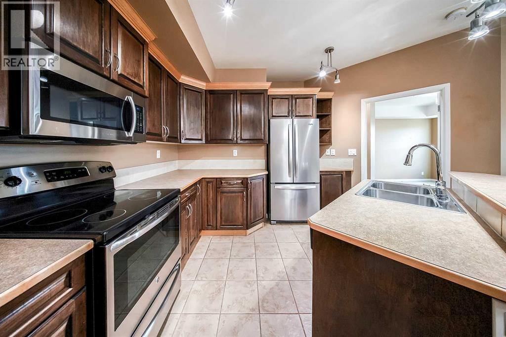 207, 5040 53 Street, Sylvan Lake, Alberta  T4S 0A1 - Photo 2 - A2267164