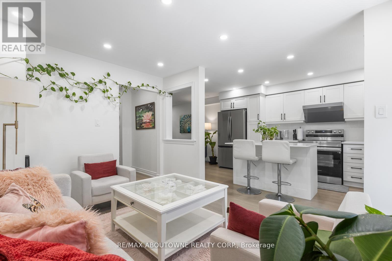 1118 Avondale Drive, Oakville, Ontario  L6H 5L4 - Photo 14 - W12485320