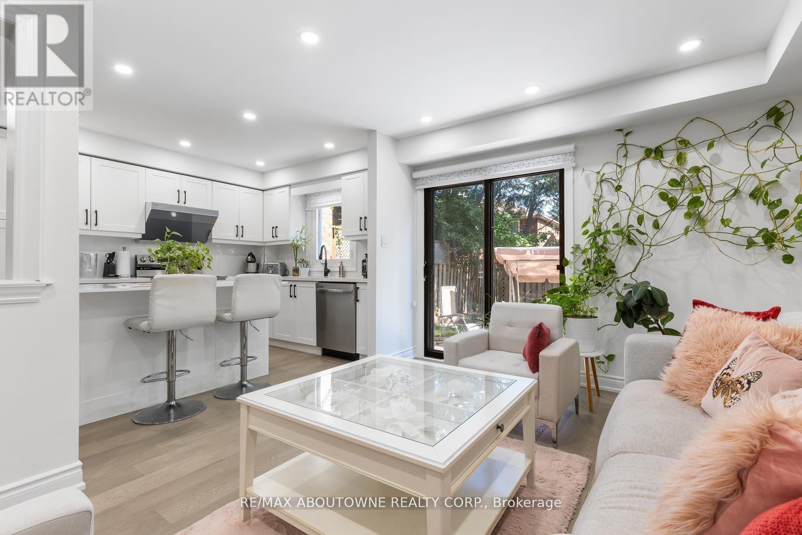 1118 Avondale Drive, Oakville, Ontario  L6H 5L4 - Photo 15 - W12485320