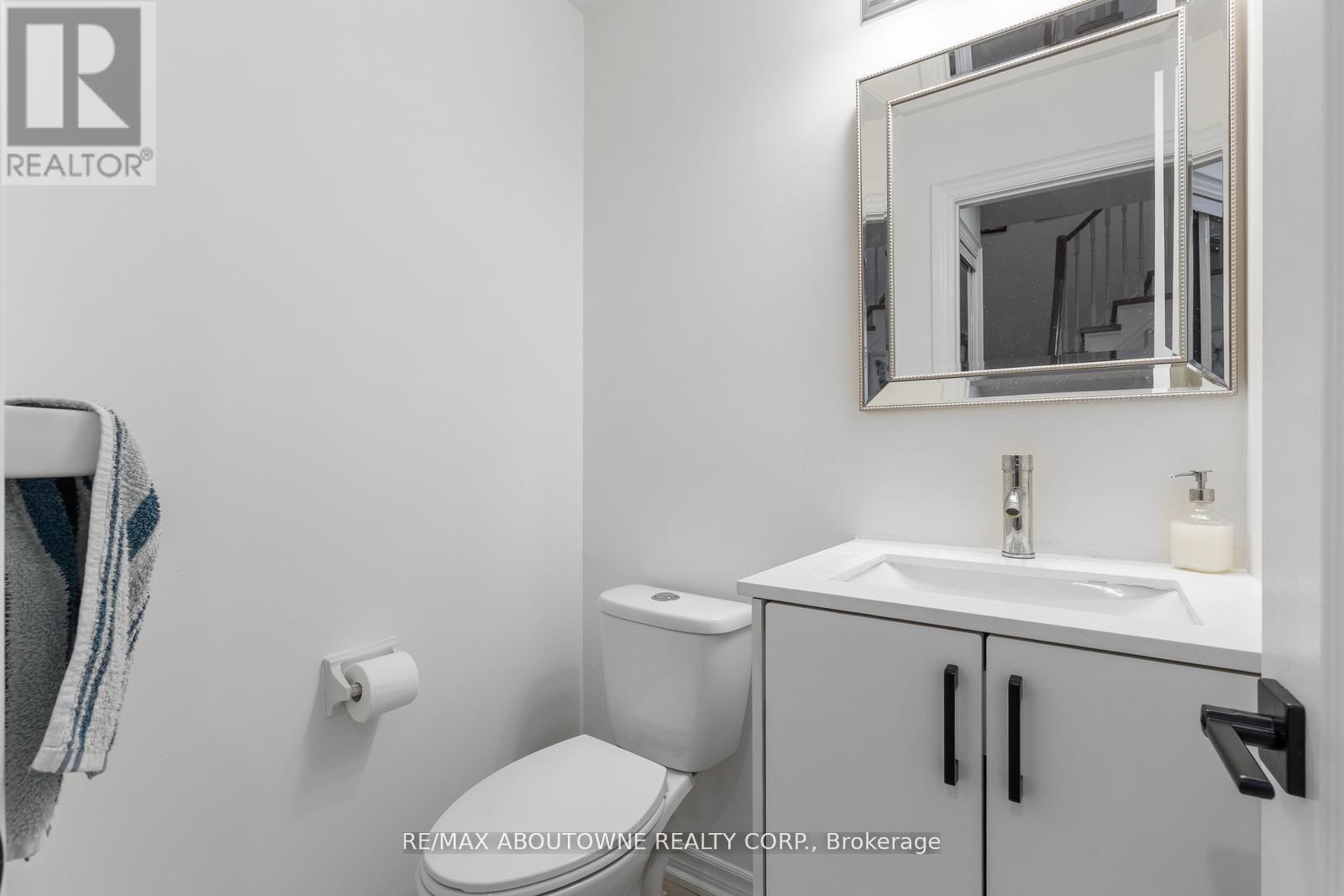 1118 Avondale Drive, Oakville, Ontario  L6H 5L4 - Photo 18 - W12485320