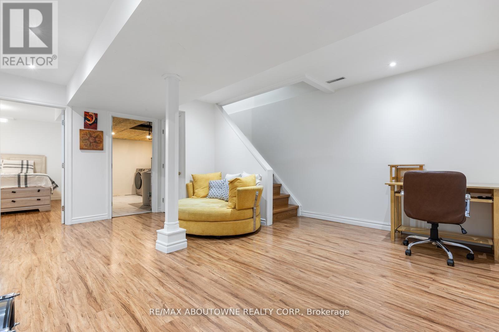 1118 Avondale Drive, Oakville, Ontario  L6H 5L4 - Photo 26 - W12485320