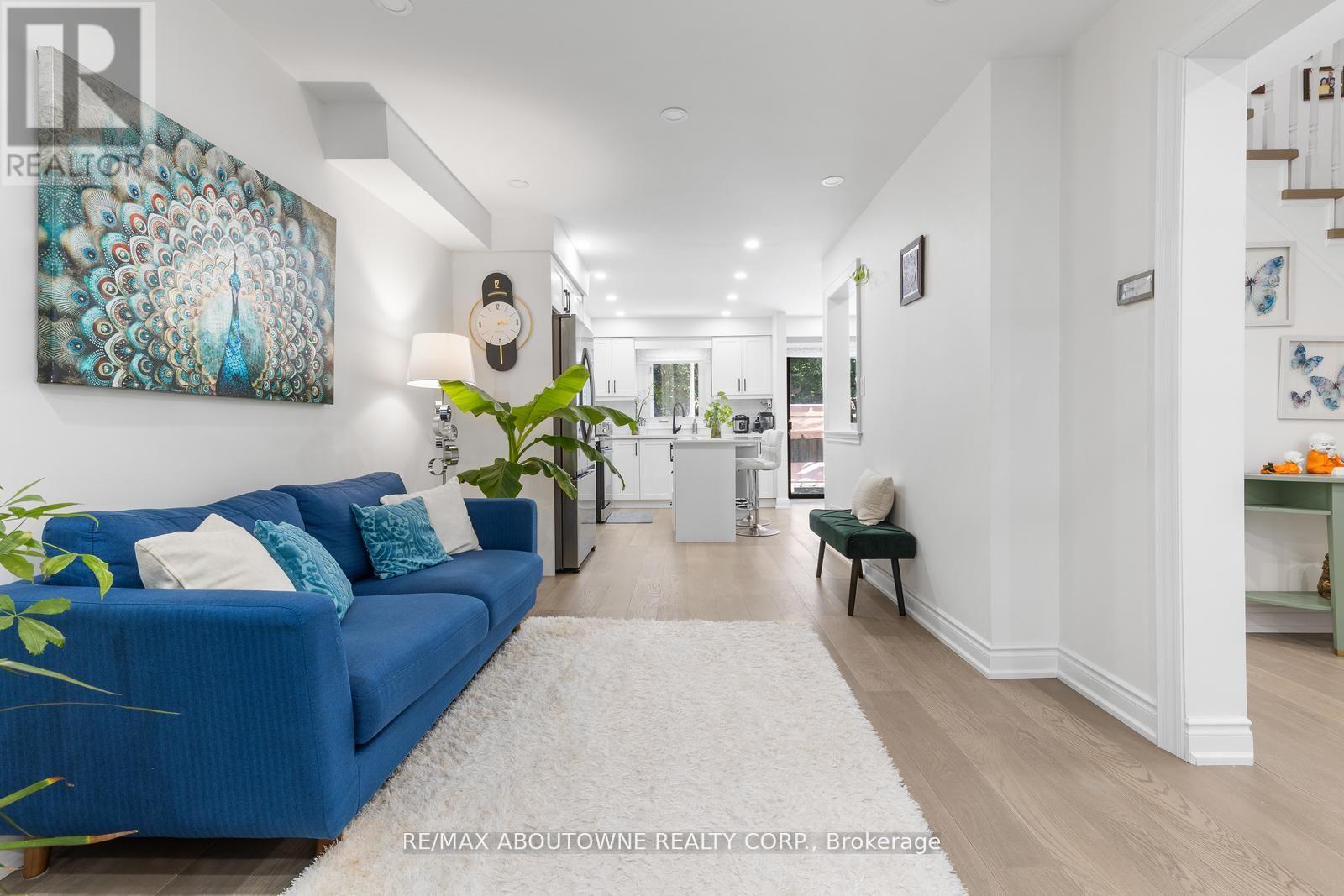 1118 Avondale Drive, Oakville, Ontario  L6H 5L4 - Photo 7 - W12485320