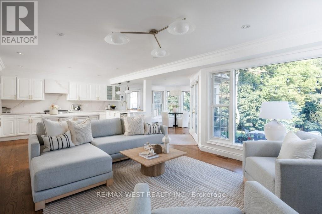 207 Ellis Avenue, Toronto, Ontario  M6S 2X4 - Photo 10 - W12485337