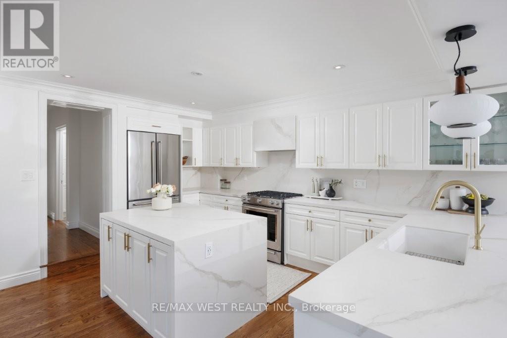 207 Ellis Avenue, Toronto, Ontario  M6S 2X4 - Photo 11 - W12485337