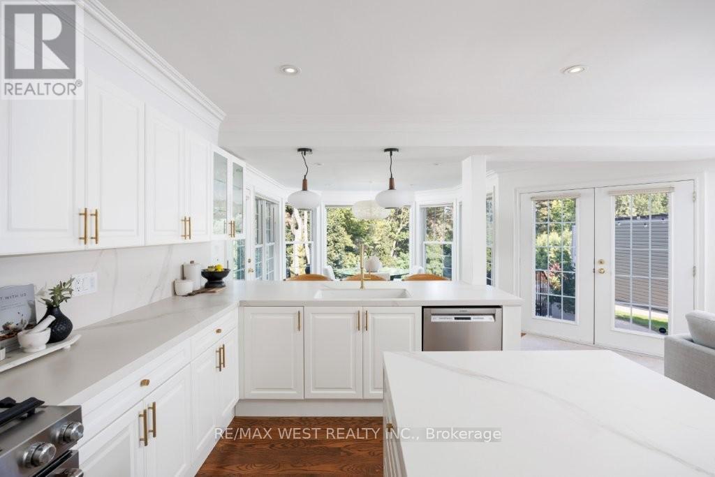 207 Ellis Avenue, Toronto, Ontario  M6S 2X4 - Photo 13 - W12485337