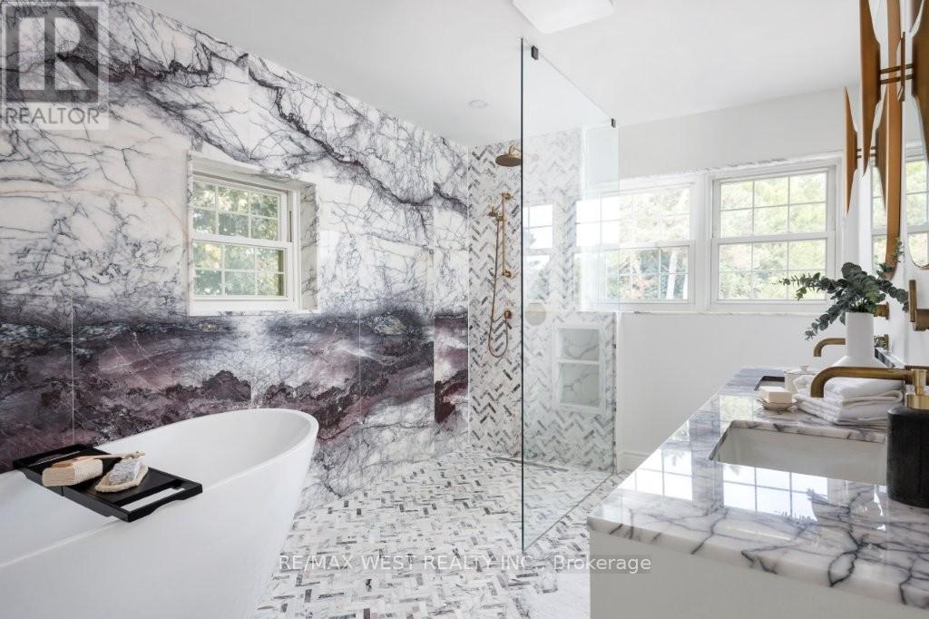 207 Ellis Avenue, Toronto, Ontario  M6S 2X4 - Photo 22 - W12485337