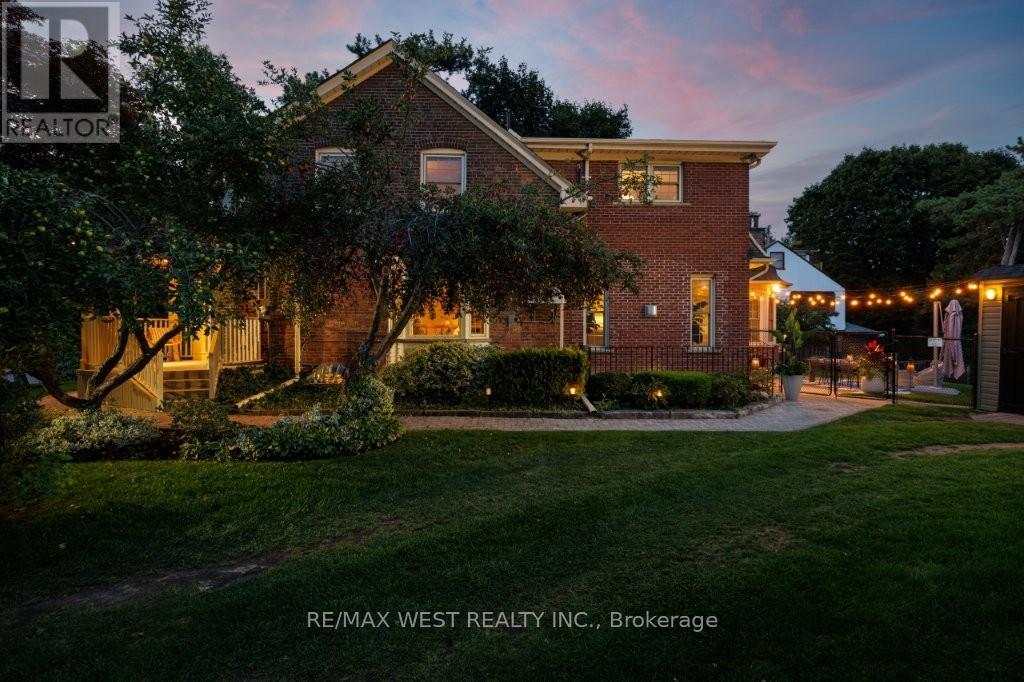 207 Ellis Avenue, Toronto, Ontario  M6S 2X4 - Photo 3 - W12485337