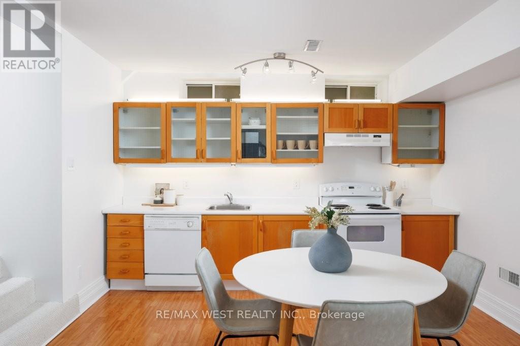 207 Ellis Avenue, Toronto, Ontario  M6S 2X4 - Photo 31 - W12485337