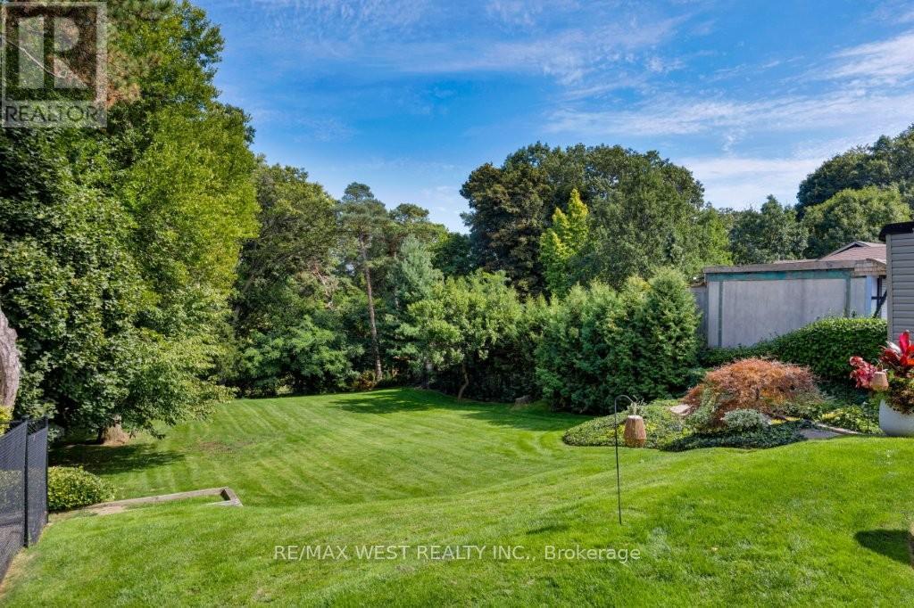 207 Ellis Avenue, Toronto, Ontario  M6S 2X4 - Photo 39 - W12485337