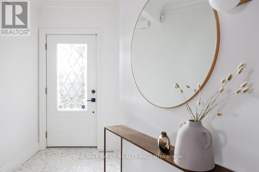 207 Ellis Avenue, Toronto, Ontario  M6S 2X4 - Photo 4 - W12485337