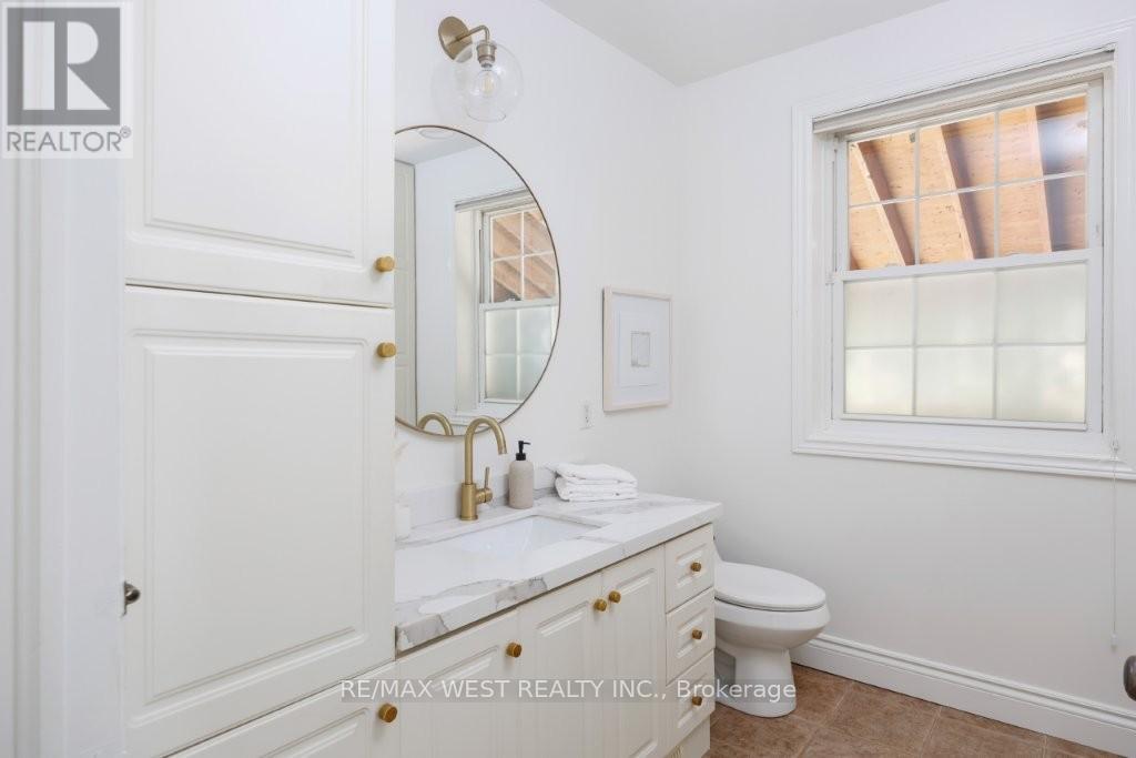 207 Ellis Avenue, Toronto, Ontario  M6S 2X4 - Photo 6 - W12485337