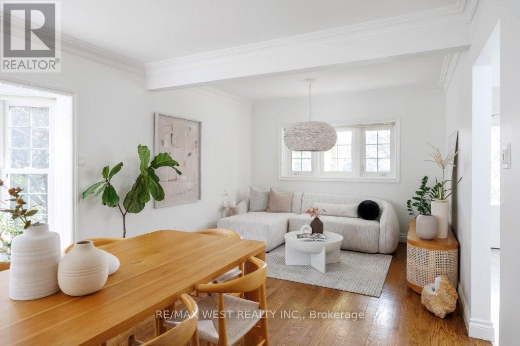 207 Ellis Avenue, Toronto, Ontario  M6S 2X4 - Photo 7 - W12485337